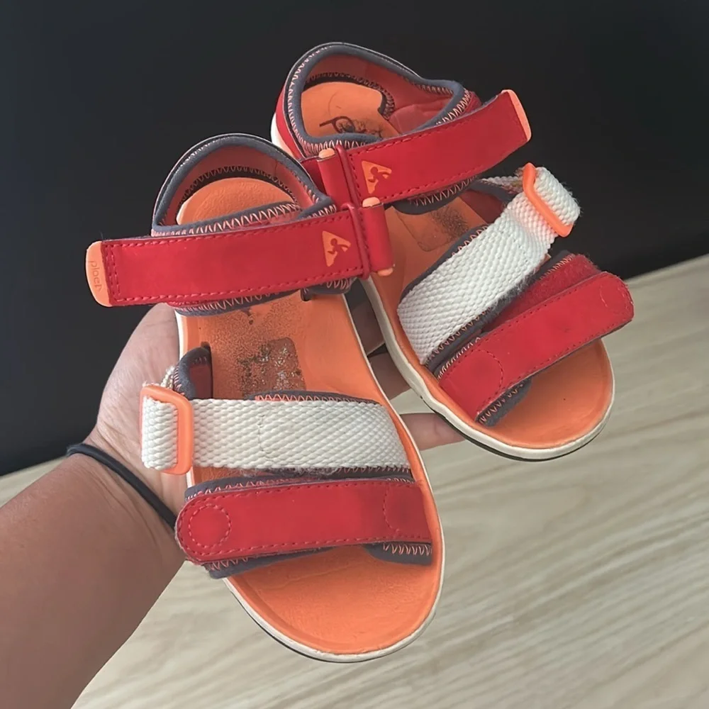 Plae Wes Voltage Red. Size 10 Toddler Voltage red